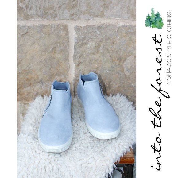 Ecco Pale Blue Low Bootie Size Zip Suede Leather Boot Sneaker Size 10 - Picture 1 of 12